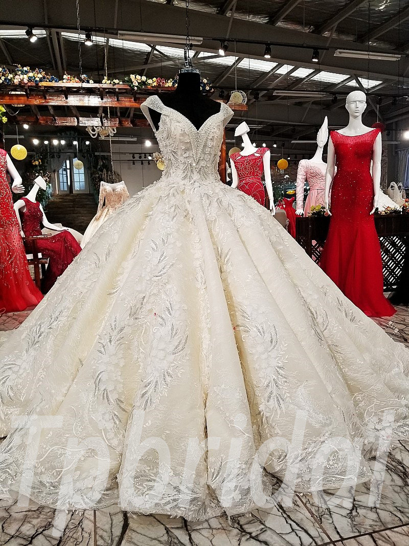 TRINITY, Princess wedding dress with V-neck